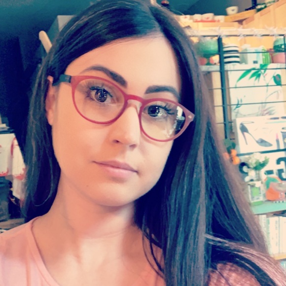 Meet your Posher, Lacie - Picture 1 of 12